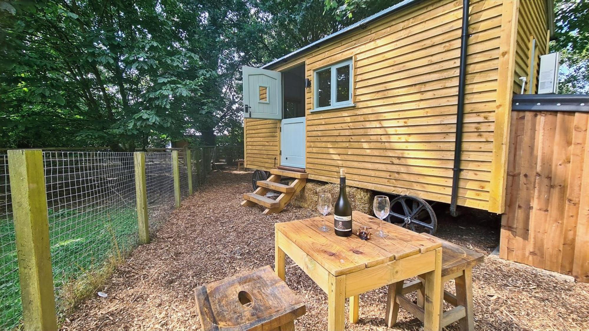 Horsley Hale Farm Glamping 호텔 엘리 외부 사진